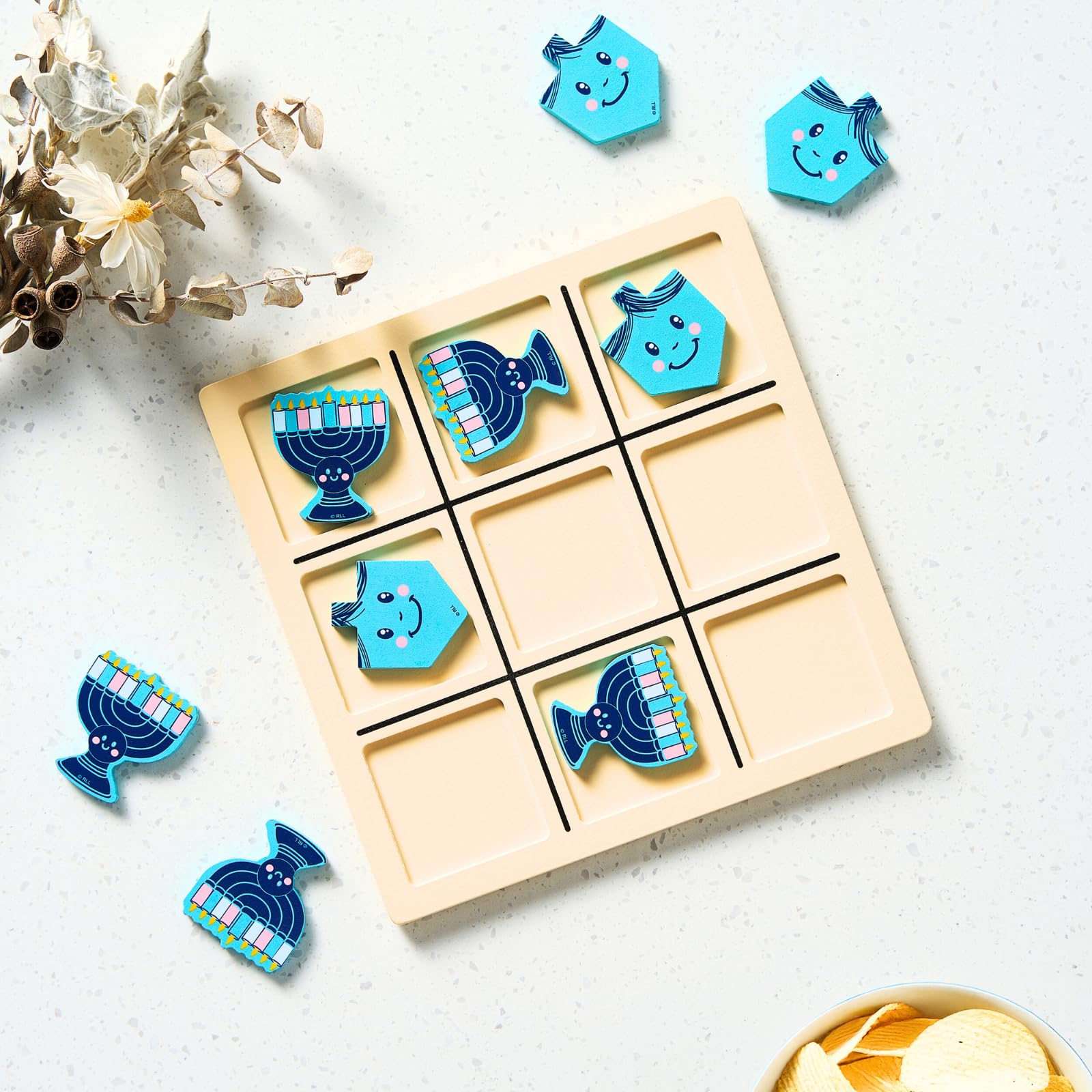 Rite Lite Hanukkah Tic Tac Toe Game - Jewish Board Game Wooden Display Chanukah Gifts for Kids Holiday Party Favors Judaism A Perfect Family-Friendly Party Game Fun & Educational Festival of Lights