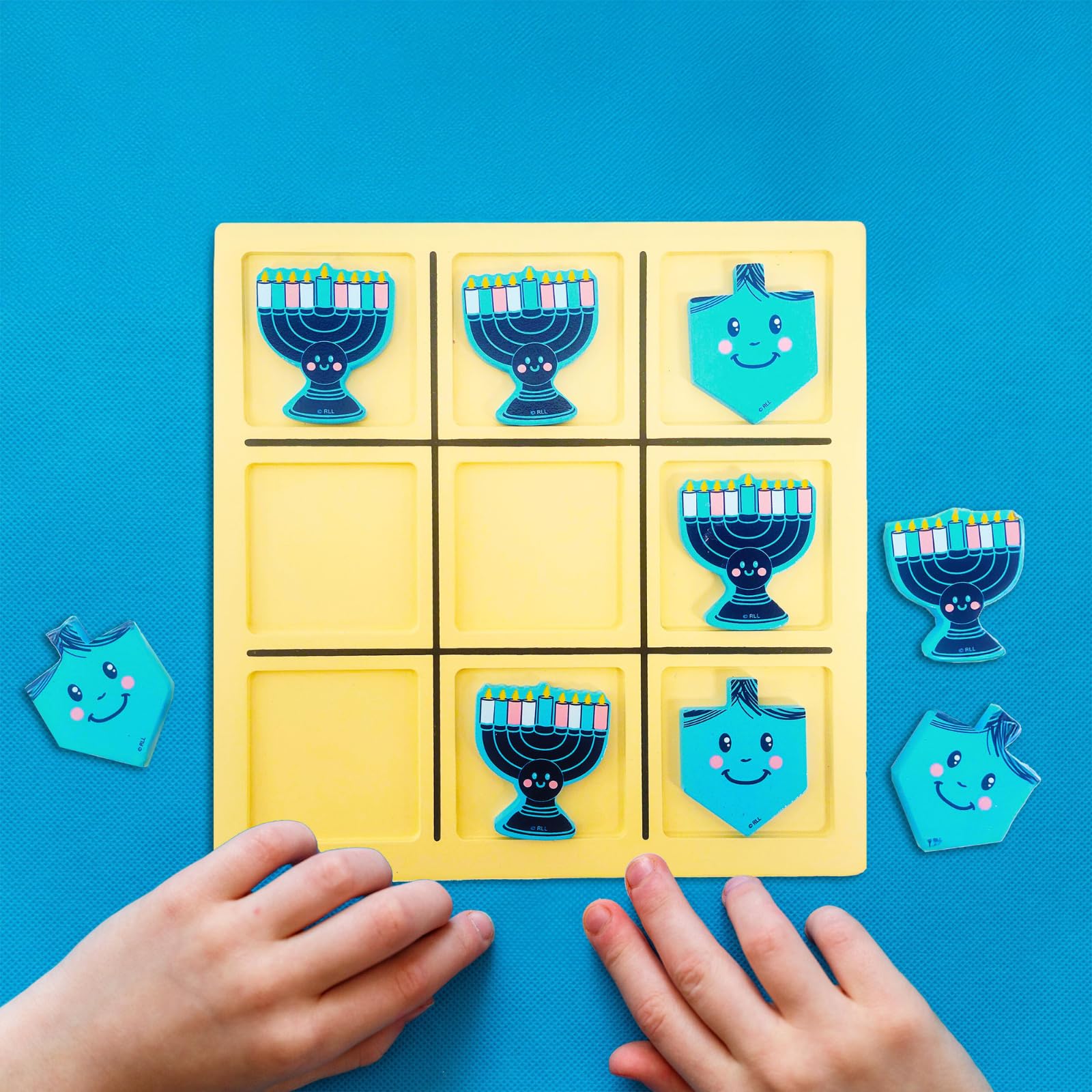 Rite Lite Hanukkah Tic Tac Toe Game - Jewish Board Game Wooden Display Chanukah Gifts for Kids Holiday Party Favors Judaism A Perfect Family-Friendly Party Game Fun & Educational Festival of Lights